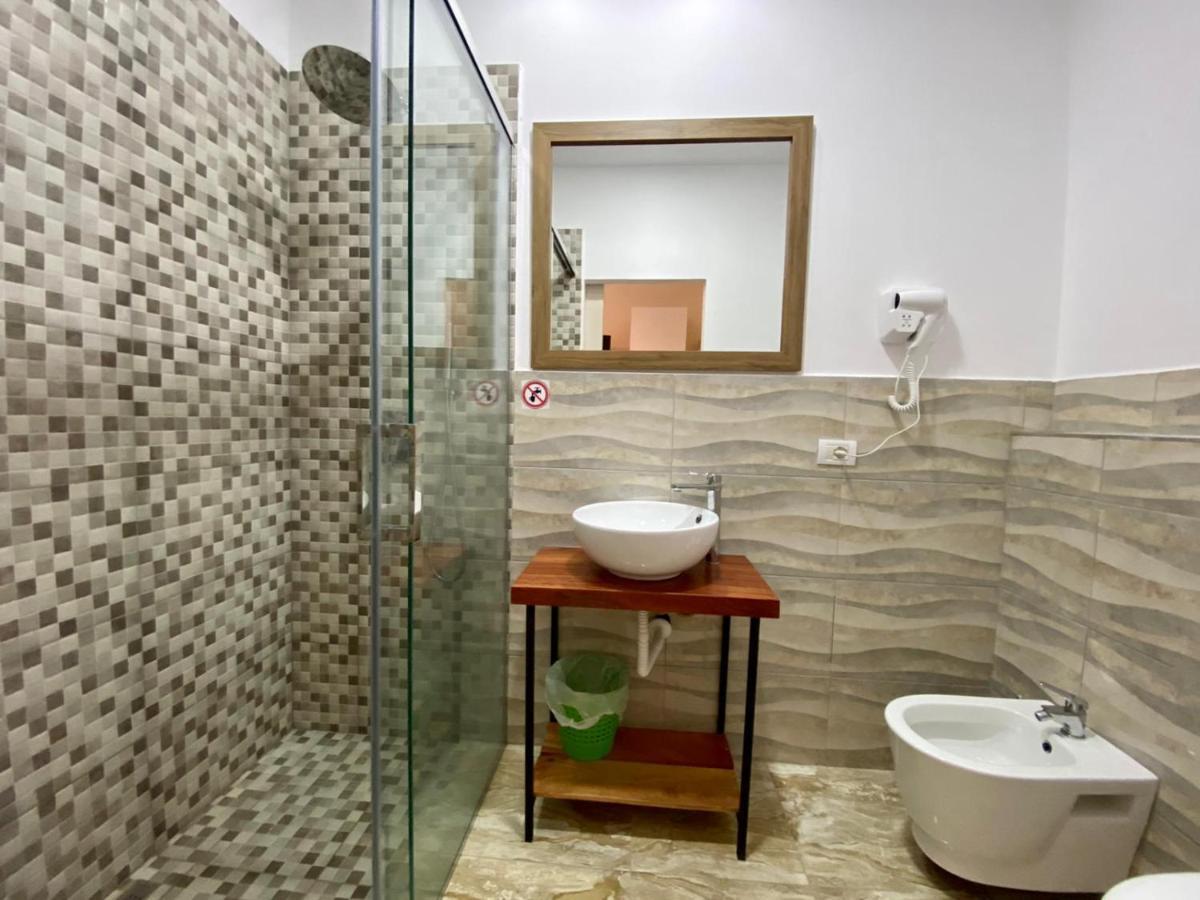 Hotel Globo Durres Bagian luar foto
