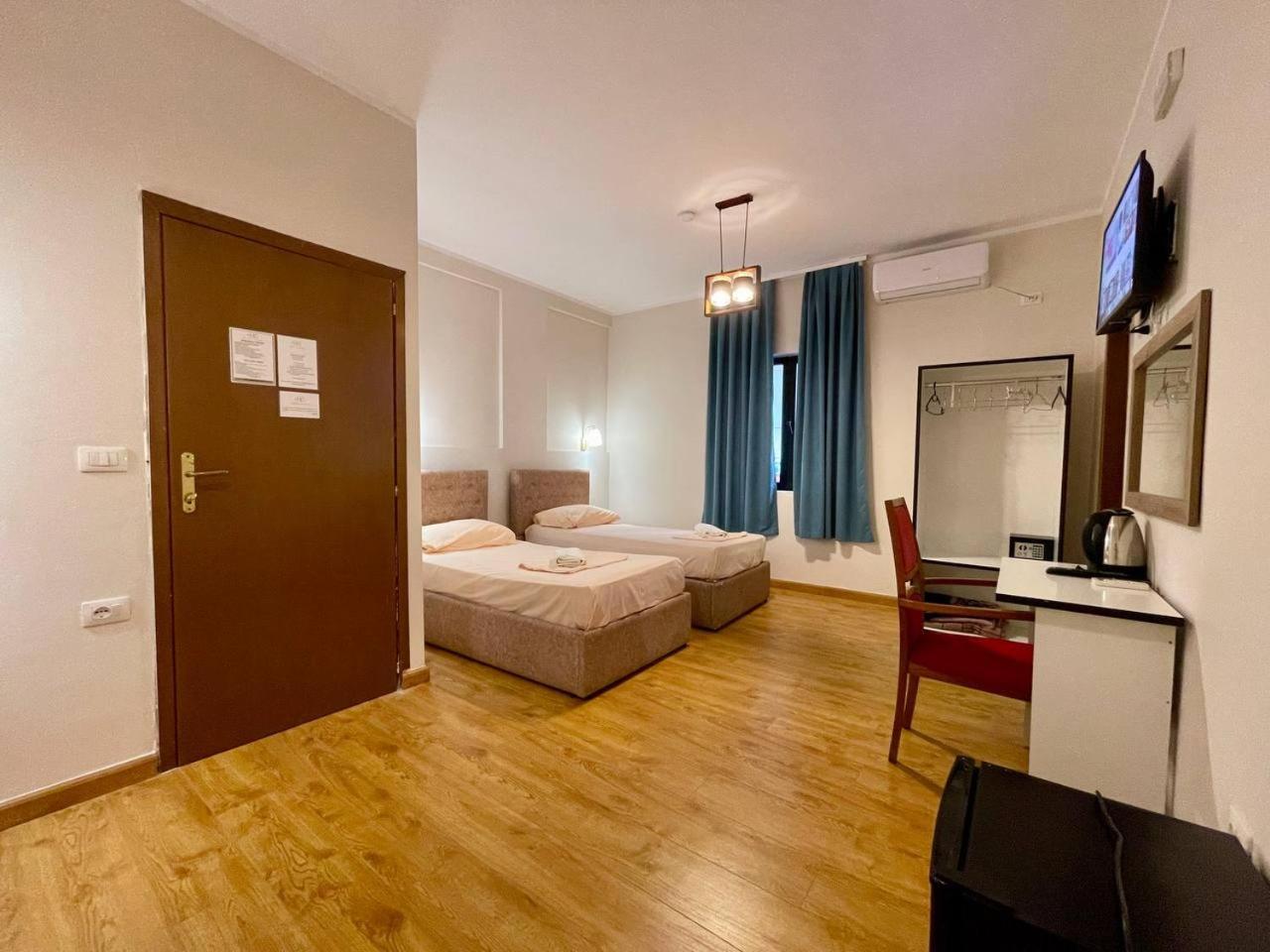 Hotel Globo Durres Bagian luar foto